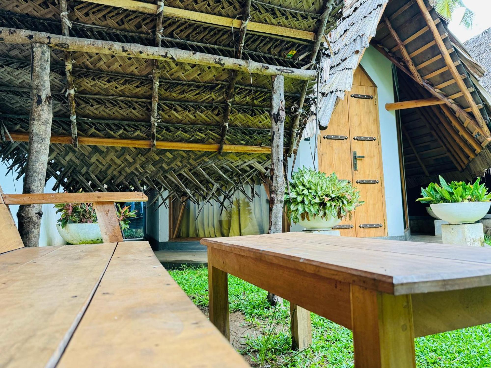 Turtle Wood Cabin Tangalle Exterior foto
