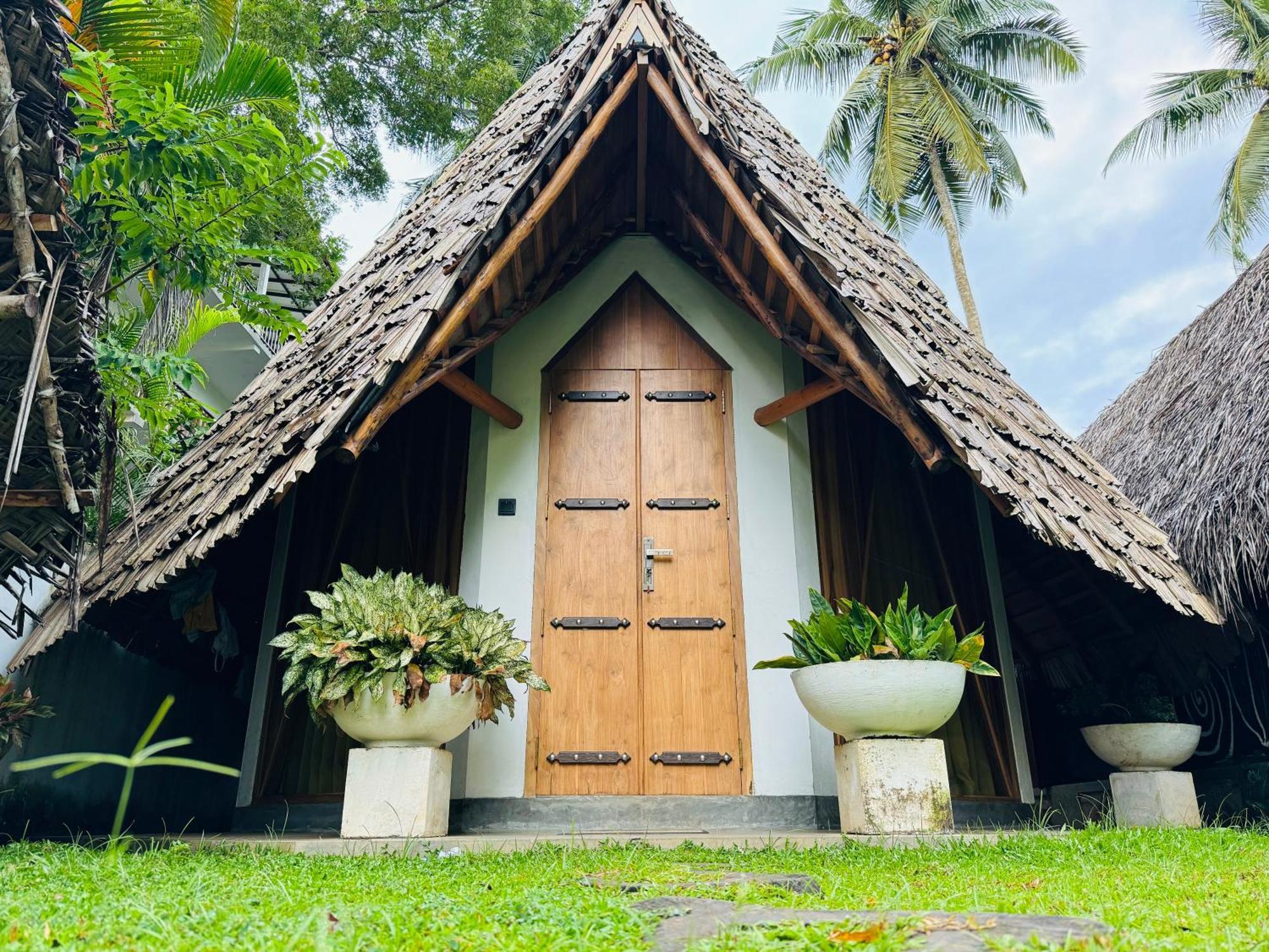 Turtle Wood Cabin Tangalle Exterior foto